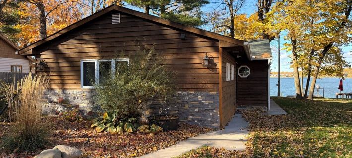 Escape to Our Cozy Lakeside Cabin-Great Sunset Views-1 Hour from Cities Hotels in Pine County