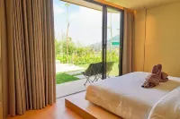 Grand Luxcamp Soebi Farm Cikole by Horison - غرفة مطلة على الجبل