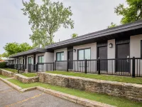 Motel Newstar Laval Hotel dekat Taman Jarry