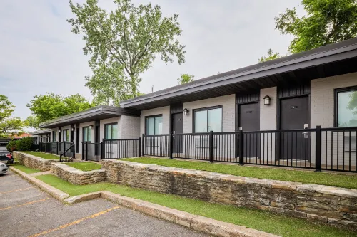 Motel Newstar Laval - Parkering