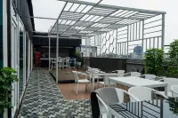 Park Eastern Hotel - Homestays