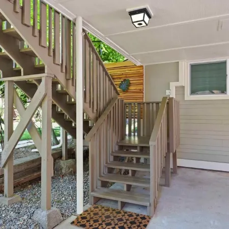 Cozy Up at a Nature Inspired Boutique Studio in the Trees - River Nearby