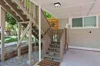 Cozy Up at a Nature Inspired Boutique Studio in the Trees - River Nearby - balcony