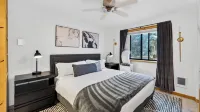 Cabriolet Chalet by Avantstay King Suite + Bunk Loft + BBQ Deck Walk to Lift + Pool Access - Apartments