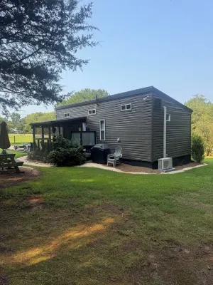 Adventurous tiny house! Located on 1 acre surrounded by evergreen forest - 4-Star