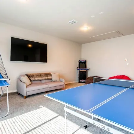 10 Minutes to Stadium Spacious 3BR Gameroom