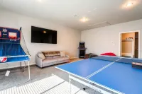 10 Minutes to Stadium Spacious 3BR Gameroom - balcony