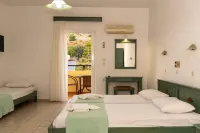Elpis Studio Apartments - Bergblick