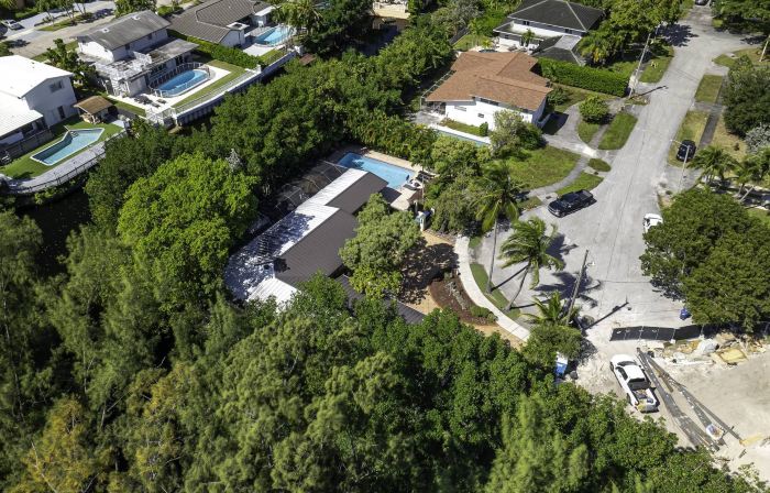 Aventura Lakefront