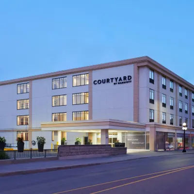 Courtyard Ottawa Downtown Hotels near Rideau Locks