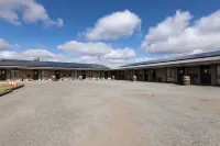 The Argent Motel - parking