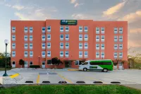 City Express Junior by Marriott Tuxtla Gutiérrez Poliforum - parking