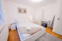 3 BR House with Free Parking, Garden & Fast WiFi - 2つ星