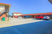 Economy Inn by OYO Lockport Near Houma - parking