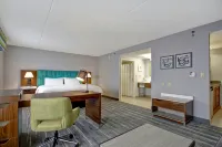 Hampton Inn & Suites by Hilton Guelph - Bathtub