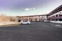 Americas Best Value Inn Moline - Bãi đậu xe