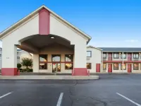 Red Roof Inn Oklahoma Airport - I-40 W/Fairgrounds Hotels near Athena Mall