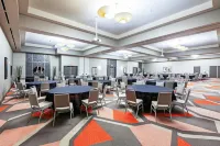 Hampton Inn by Hilton Gardner Conference Center - parking