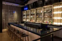 Aloft Charlotte Ballantyne - С баром
