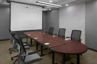 SpringHill Suites Grand Rapids Airport Southeast - Airport Shuttle