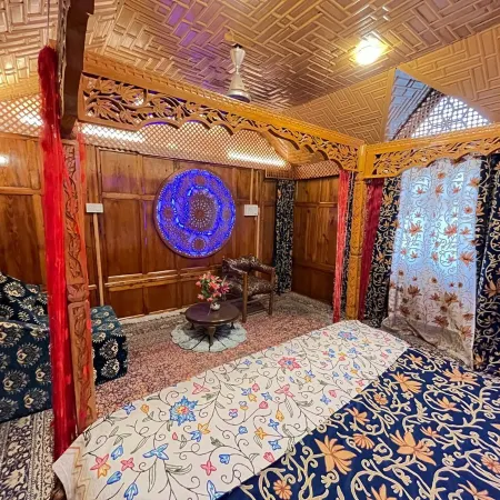 Young Shahzada Group of Houseboats