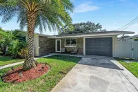 < 3 Mi to Hard Rock Stadium! Family-friendly Home - Country Houses