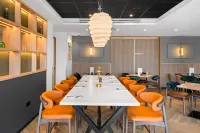 Holiday Inn London Luton North by IHG - bar