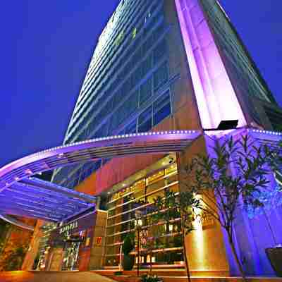 Sofitel Montréal Golden Mile Hotel Exterior