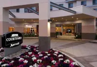 Courtyard Santa Ana Orange County Hotel dekat Versailles On the Lake