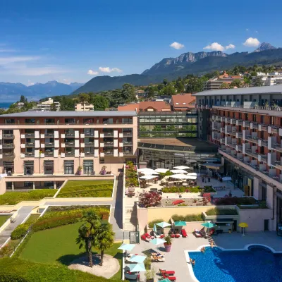 Hotel Évian-les-Bains by Leonardo Hotels Отели рядом с достопримечательностью «Термальный спа-комплекс Эвиан»