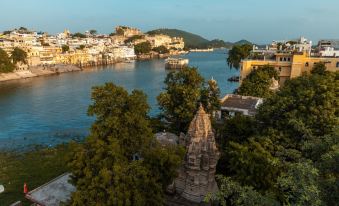 Hotel Hanuman Ghat on Lake Pichola