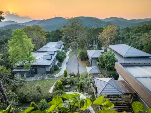 The Mountain Courtyard Thekkady