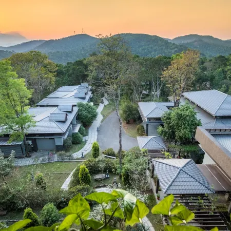 The Mountain Courtyard Thekkady