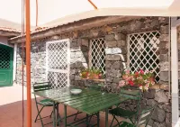 House with Garden Near the Sea - Mountain view