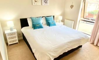 5-Bed Townhouse Salford Deep Cleaned