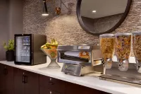 Microtel Inn & Suites by Wyndham Weyburn - breakfast