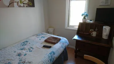 Tiny Single Shared Bathroom Room (Ssbyr)