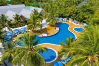Furaveri Maldives - piscine