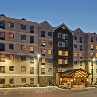 Staybridge Suites BUFFALO by IHG Отели рядом с достопримечательностью «Маяк Буффало»