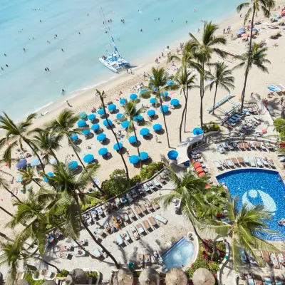 OUTRIGGER Waikiki Beach Resort Отели рядом с достопримечательностью «Пляж Квинс-Серф»