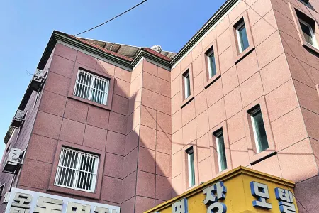 Mokpo Dongmyeongjang Отели рядом со станцией Mokpo Station