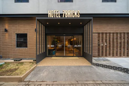 Gwangju Sangmu Hotel 7 Bricks Отели рядом с достопримечательностью «Kimdaejoong Convention Center»
