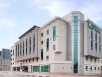 Holiday Inn Express Dubai Safa Park Hôtels à proximité de : Opéra de Dubaï