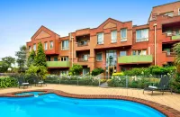 Comfort Apartments Royal Gardens Hotels in Fitzroy