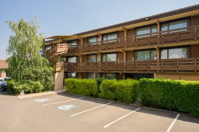 Greet Hotel Belleville en Beaujolais A6 Hotels in Taponas
