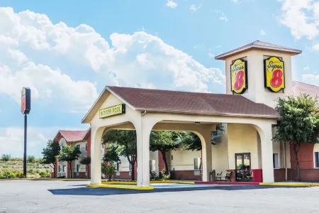 Super 8 by Wyndham Willcox Отели рядом с достопримечательностью «Cochise Lake»