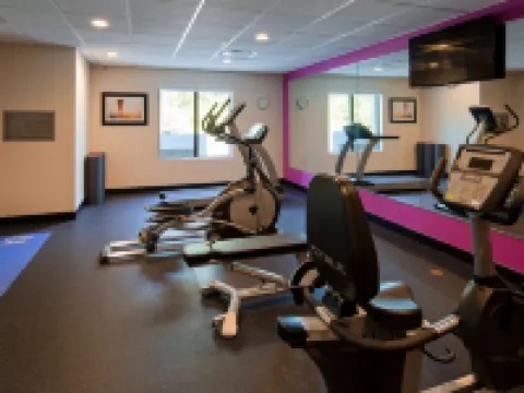 Spark by Hilton Erie Hotels in Summit Township