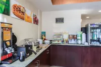 Quality Inn & Suites Danbury Near University - breakfast