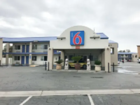 Motel 6 Visalia, CA