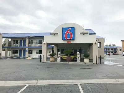 Motel 6 Visalia, CA Hotels in Visalia